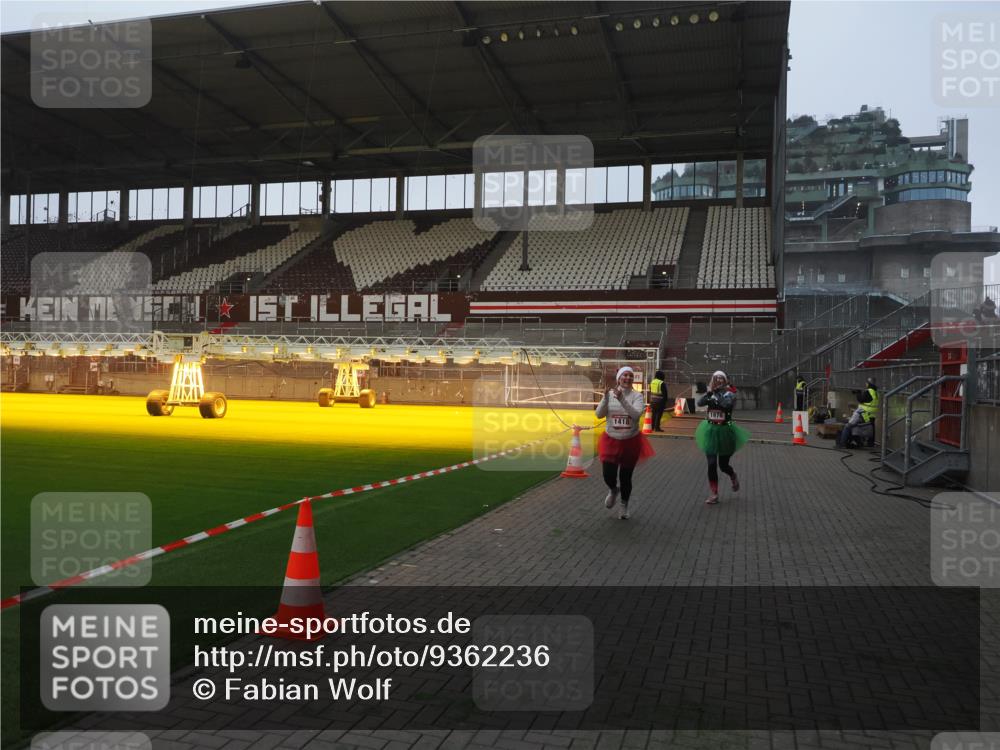 07.12.2025 - St. Pauli X-Mass-Run No. 15 Fabian Wolf http://msf.ph/oto/9362236 07.12.2025 10:00:32 Ziel 855, 1418, 1976, 2348, 3336 meine-sportfotos.de