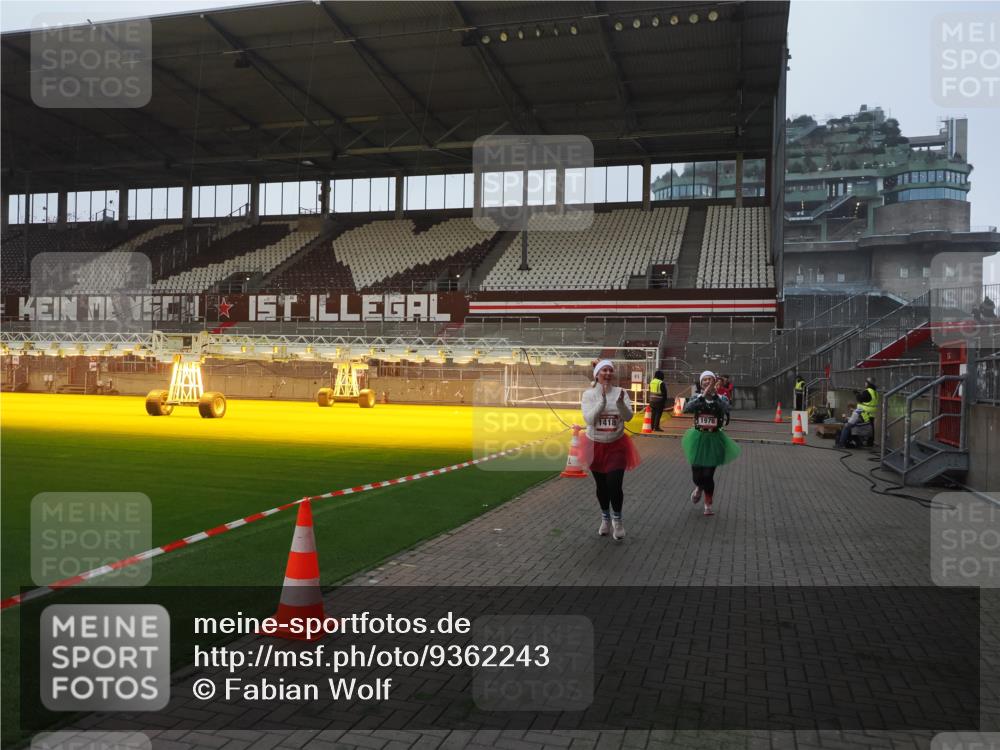07.12.2025 - St. Pauli X-Mass-Run No. 15 Fabian Wolf http://msf.ph/oto/9362243 07.12.2025 10:00:32 Ziel 855, 1418, 1976, 2348, 3336 meine-sportfotos.de