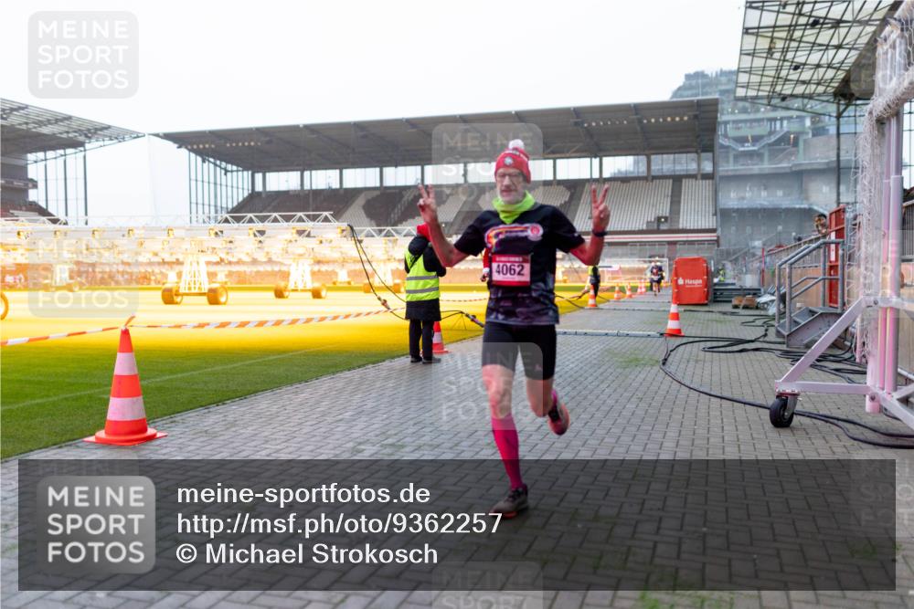 07.12.2025 - St. Pauli X-Mass-Run No. 15 Michael Strokosch http://msf.ph/oto/9362257 07.12.2025 10:54:08 Laufen 4062 meine-sportfotos.de