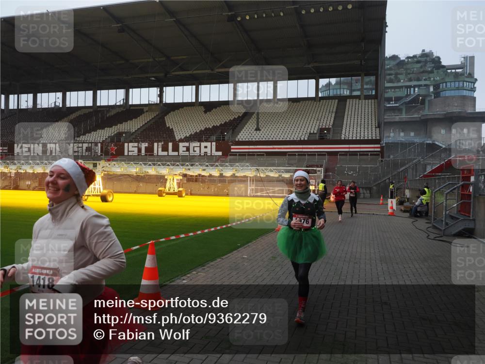 07.12.2025 - St. Pauli X-Mass-Run No. 15 Fabian Wolf http://msf.ph/oto/9362279 07.12.2025 10:00:34 Ziel 855, 1418, 1976, 2348, 3336 meine-sportfotos.de