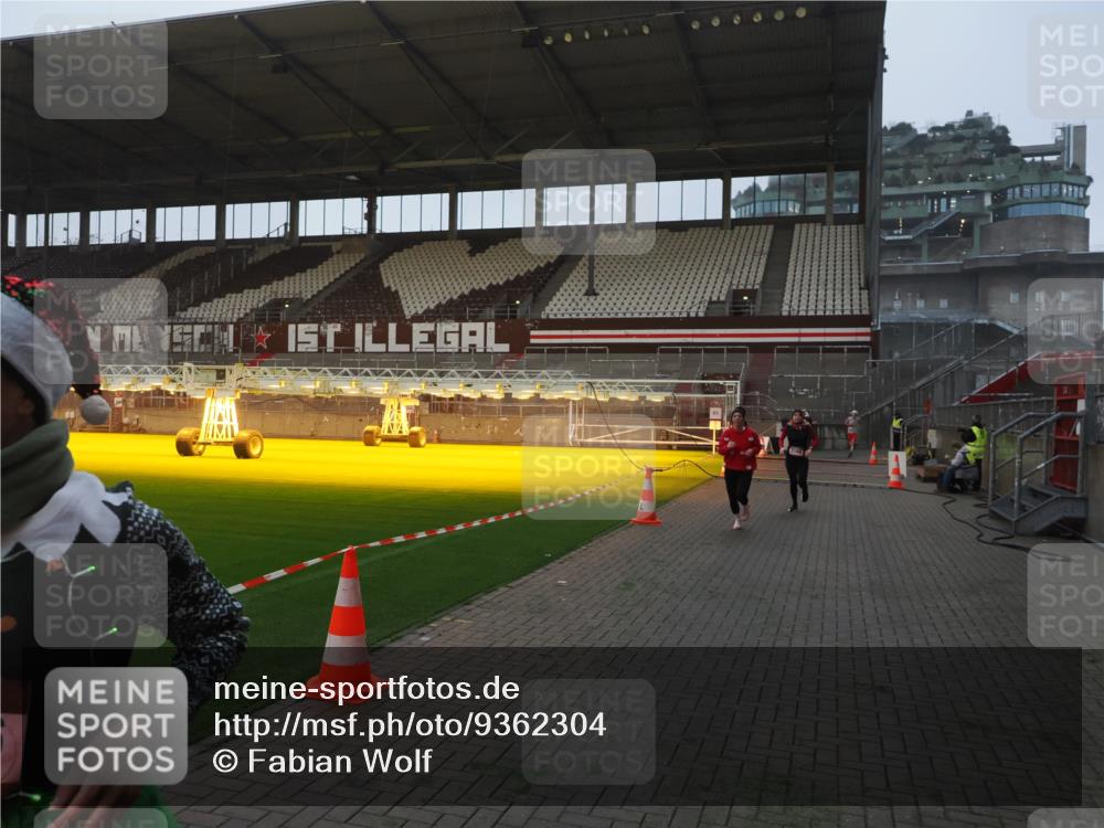 07.12.2025 - St. Pauli X-Mass-Run No. 15 Fabian Wolf http://msf.ph/oto/9362304 07.12.2025 10:00:36 Ziel 855, 1418, 1976, 2348, 3336 meine-sportfotos.de