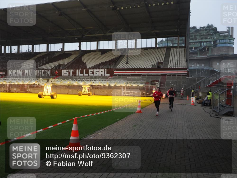 07.12.2025 - St. Pauli X-Mass-Run No. 15 Fabian Wolf http://msf.ph/oto/9362307 07.12.2025 10:00:36 Ziel 855, 1418, 1976, 2348, 3336 meine-sportfotos.de