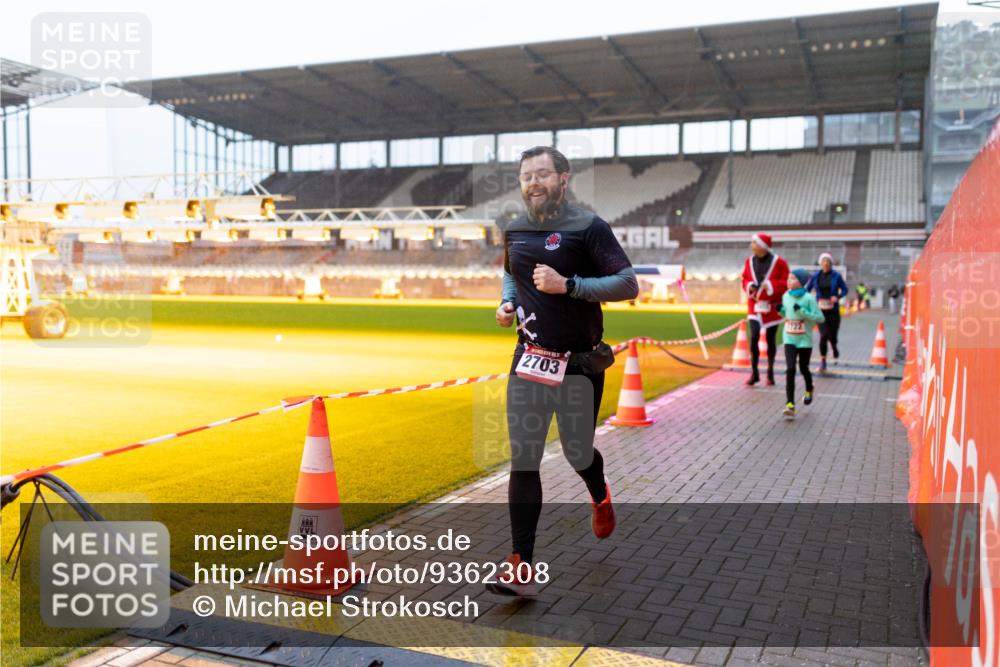 07.12.2025 - St. Pauli X-Mass-Run No. 15 Michael Strokosch http://msf.ph/oto/9362308 07.12.2025 10:54:56 Laufen 04066930222, 2703 meine-sportfotos.de