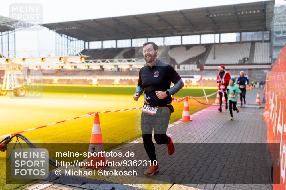 07.12.2025 - St. Pauli X-Mass-Run No. 15 Michael Strokosch http://msf.ph/oto/9362310 07.12.2025 10:54:56 Laufen 2703 meine-sportfotos.de