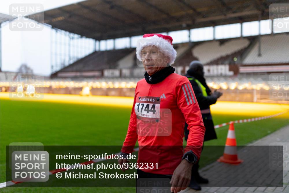 07.12.2025 - St. Pauli X-Mass-Run No. 15 Michael Strokosch http://msf.ph/oto/9362331 07.12.2025 10:55:46 Laufen 15, 1744 meine-sportfotos.de