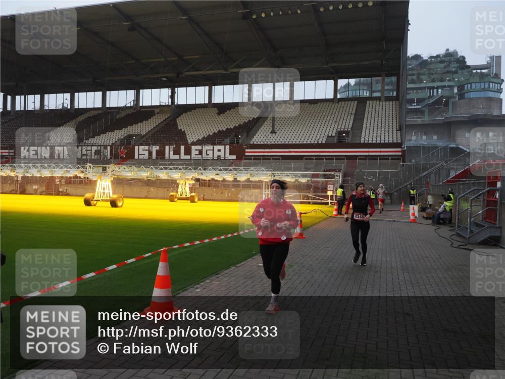 07.12.2025 - St. Pauli X-Mass-Run No. 15 Fabian Wolf http://msf.ph/oto/9362333 07.12.2025 10:00:38 Ziel 855, 1418, 1976, 2348 meine-sportfotos.de