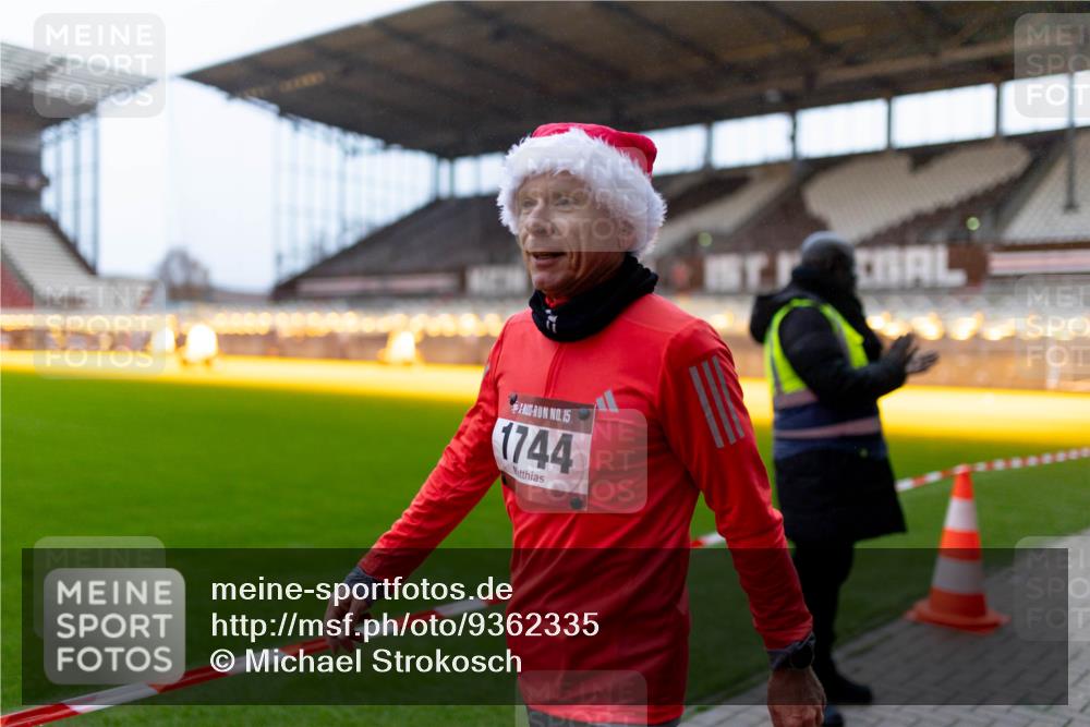 07.12.2025 - St. Pauli X-Mass-Run No. 15 Michael Strokosch http://msf.ph/oto/9362335 07.12.2025 10:55:46 Laufen 15, 1744 meine-sportfotos.de