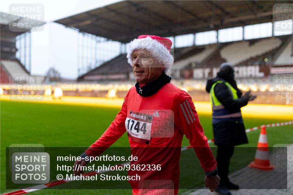 07.12.2025 - St. Pauli X-Mass-Run No. 15 Michael Strokosch http://msf.ph/oto/9362336 07.12.2025 10:55:46 Laufen 15, 1744 meine-sportfotos.de