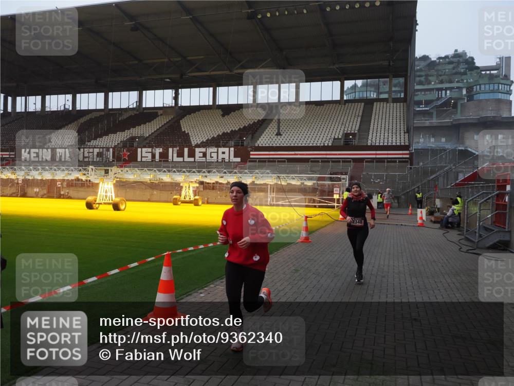 07.12.2025 - St. Pauli X-Mass-Run No. 15 Fabian Wolf http://msf.ph/oto/9362340 07.12.2025 10:00:39 Ziel 855, 1418, 1976, 2348, 3084 meine-sportfotos.de