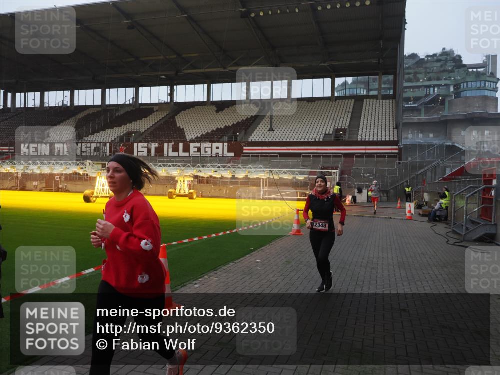 07.12.2025 - St. Pauli X-Mass-Run No. 15 Fabian Wolf http://msf.ph/oto/9362350 07.12.2025 10:00:39 Ziel 855, 1418, 1976, 2348, 3084 meine-sportfotos.de