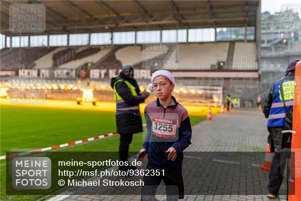 07.12.2025 - St. Pauli X-Mass-Run No. 15 Michael Strokosch http://msf.ph/oto/9362351 07.12.2025 10:56:32 Laufen 15, 3255 meine-sportfotos.de