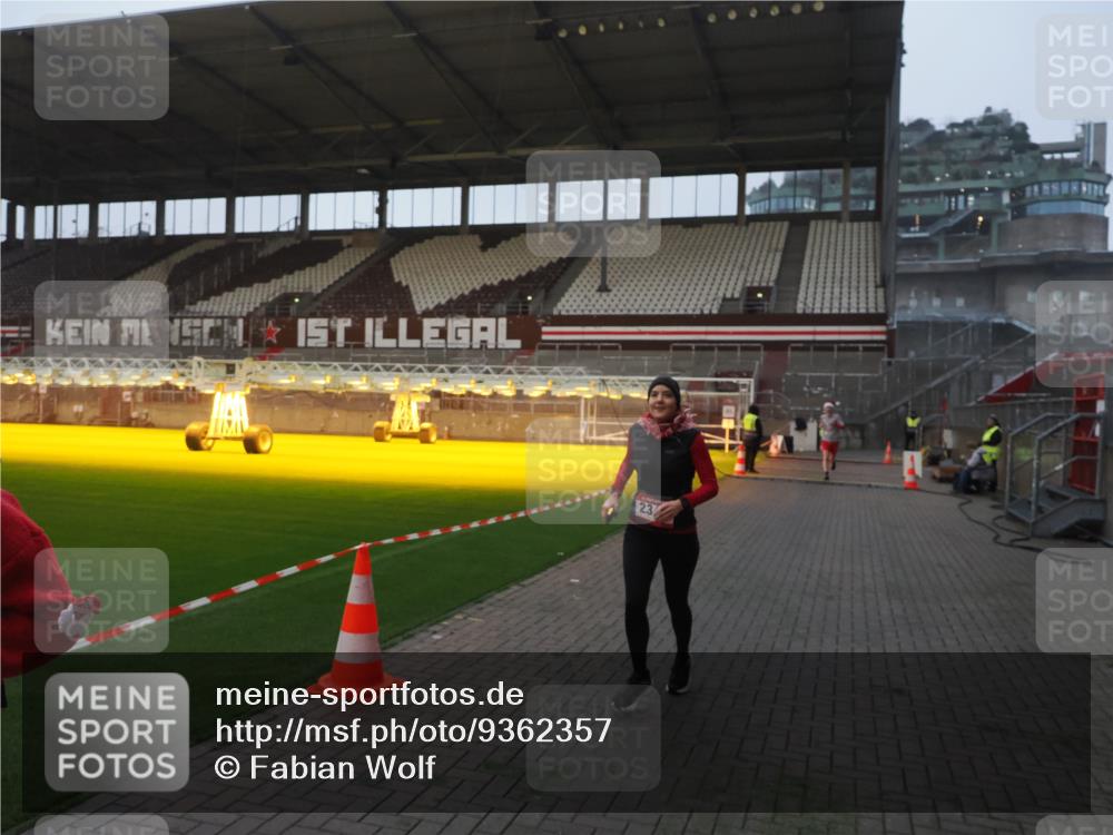 07.12.2025 - St. Pauli X-Mass-Run No. 15 Fabian Wolf http://msf.ph/oto/9362357 07.12.2025 10:00:40 Ziel 855, 1418, 1976, 2348, 3084 meine-sportfotos.de