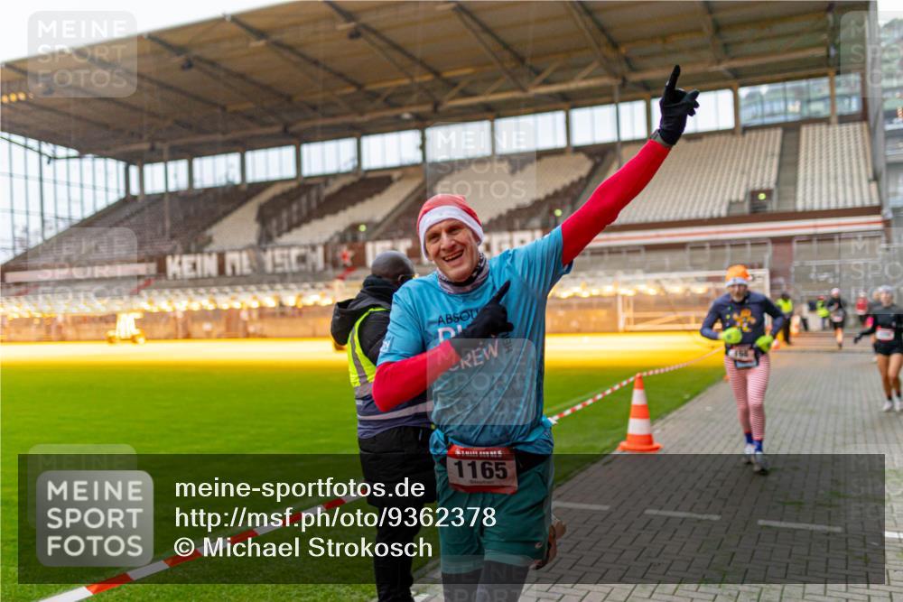 07.12.2025 - St. Pauli X-Mass-Run No. 15 Michael Strokosch http://msf.ph/oto/9362378 07.12.2025 10:56:45 Laufen 15, 15, 1165 meine-sportfotos.de