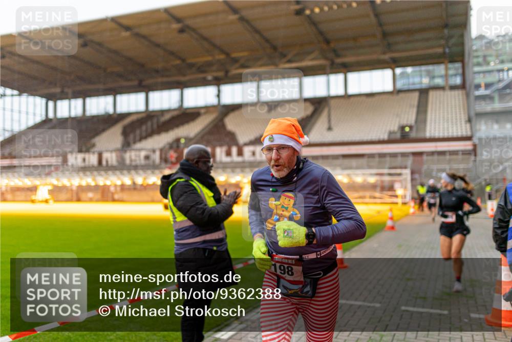 07.12.2025 - St. Pauli X-Mass-Run No. 15 Michael Strokosch http://msf.ph/oto/9362388 07.12.2025 10:56:47 Laufen 15, 15, 198 meine-sportfotos.de