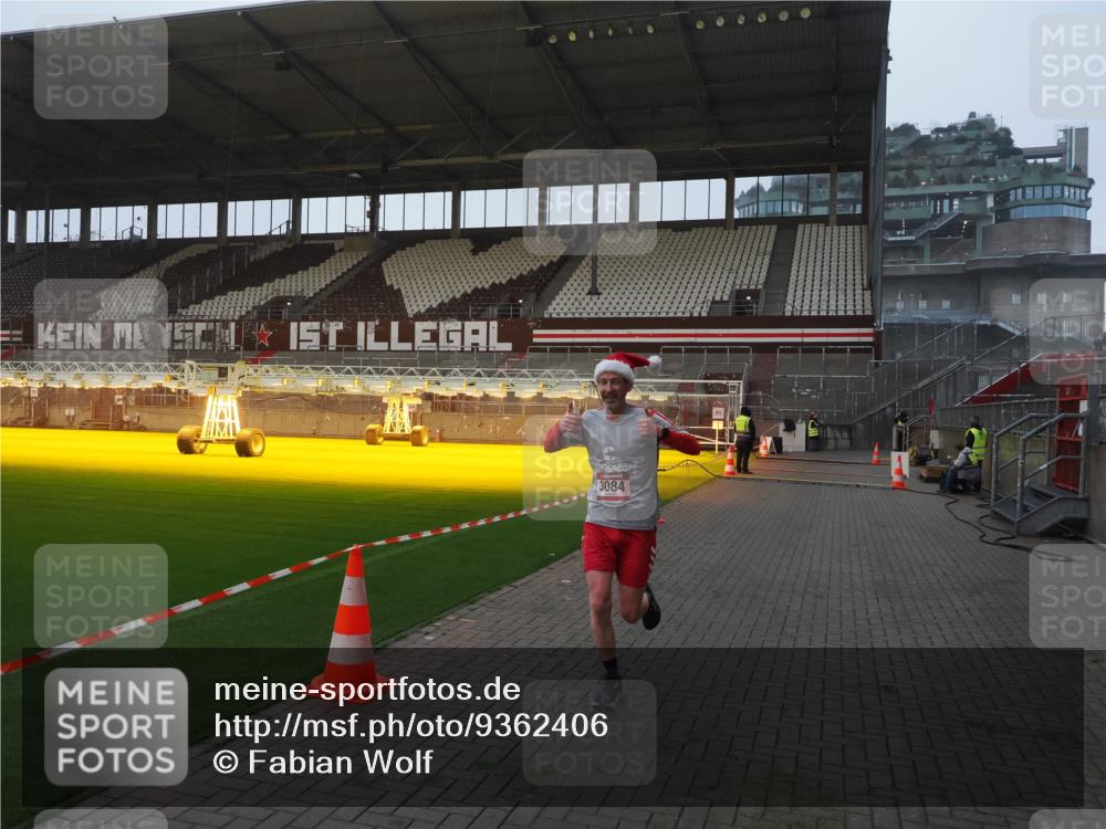 07.12.2025 - St. Pauli X-Mass-Run No. 15 Fabian Wolf http://msf.ph/oto/9362406 07.12.2025 10:00:45 Ziel 855, 1418, 1976, 2348, 3084 meine-sportfotos.de