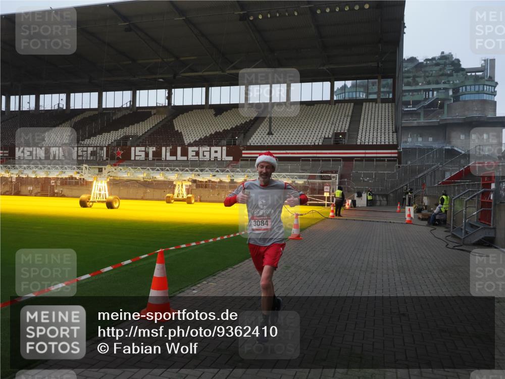 07.12.2025 - St. Pauli X-Mass-Run No. 15 Fabian Wolf http://msf.ph/oto/9362410 07.12.2025 10:00:45 Ziel 855, 1418, 1976, 2348, 3084 meine-sportfotos.de