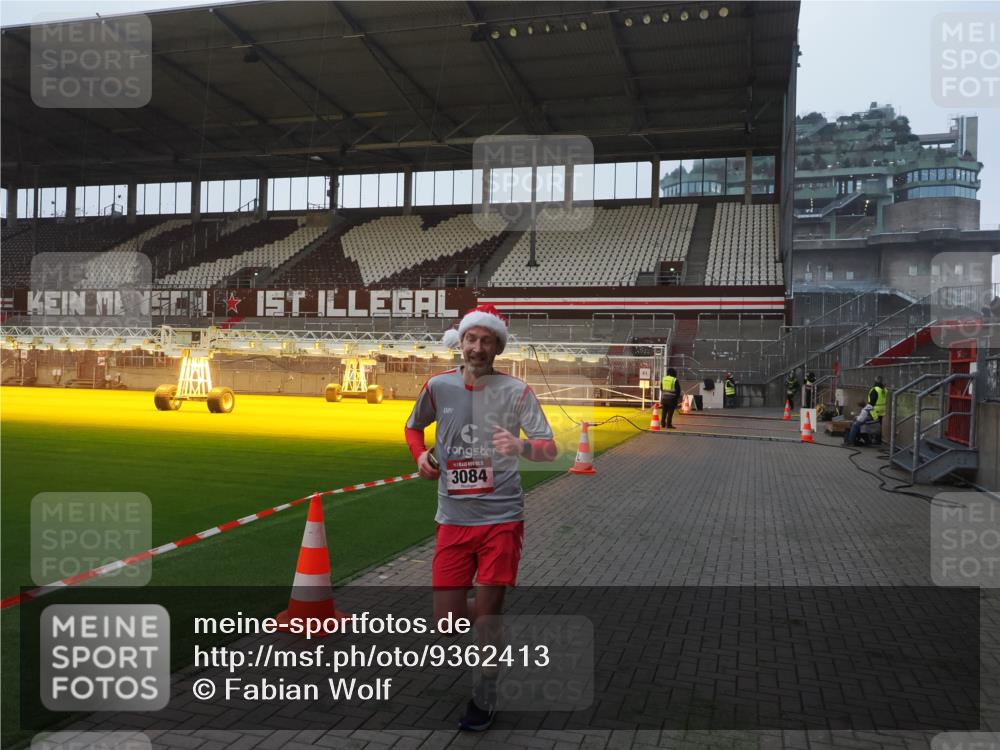 07.12.2025 - St. Pauli X-Mass-Run No. 15 Fabian Wolf http://msf.ph/oto/9362413 07.12.2025 10:00:45 Ziel 855, 1418, 1976, 2348, 3084 meine-sportfotos.de