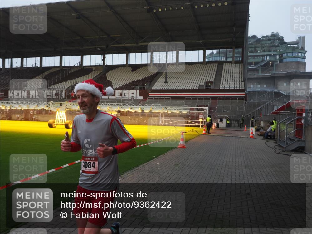07.12.2025 - St. Pauli X-Mass-Run No. 15 Fabian Wolf http://msf.ph/oto/9362422 07.12.2025 10:00:45 Ziel 855, 1418, 1976, 2348, 3084 meine-sportfotos.de
