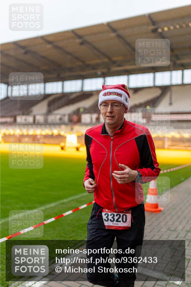 07.12.2025 - St. Pauli X-Mass-Run No. 15 Michael Strokosch http://msf.ph/oto/9362433 07.12.2025 10:57:11 Laufen 49, 3320 meine-sportfotos.de