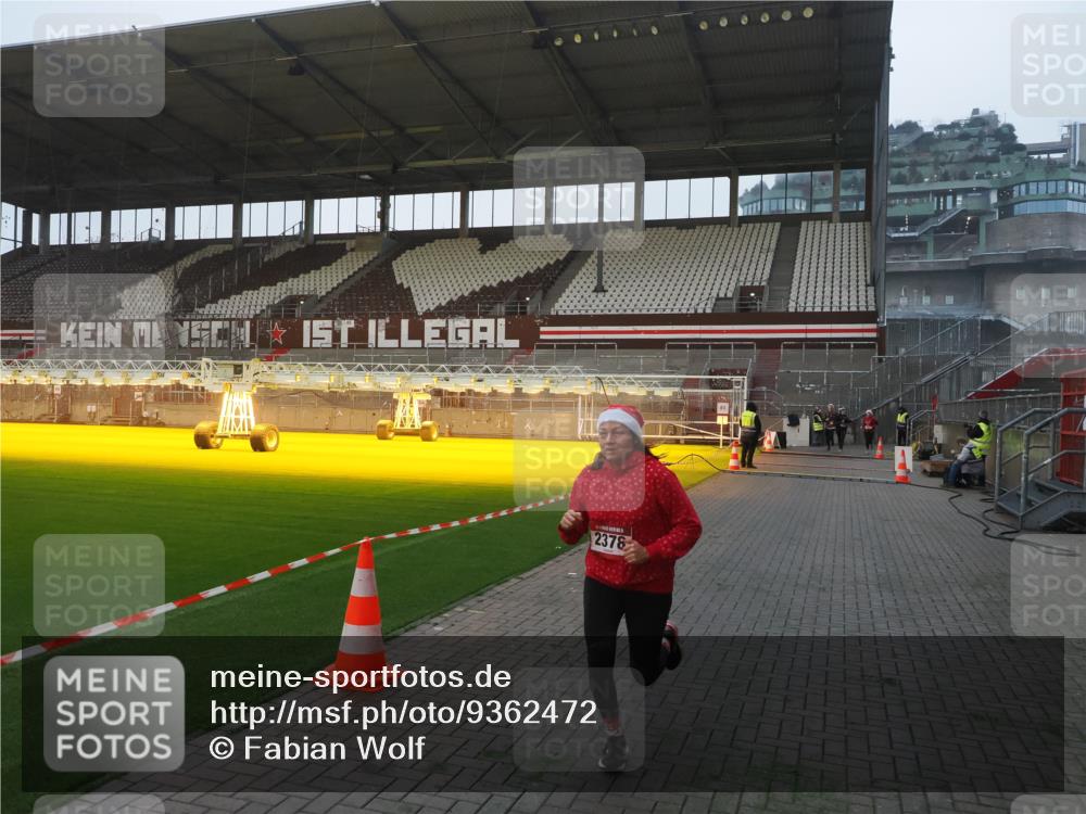 07.12.2025 - St. Pauli X-Mass-Run No. 15 Fabian Wolf http://msf.ph/oto/9362472 07.12.2025 10:01:00 Ziel 1050, 2378 meine-sportfotos.de