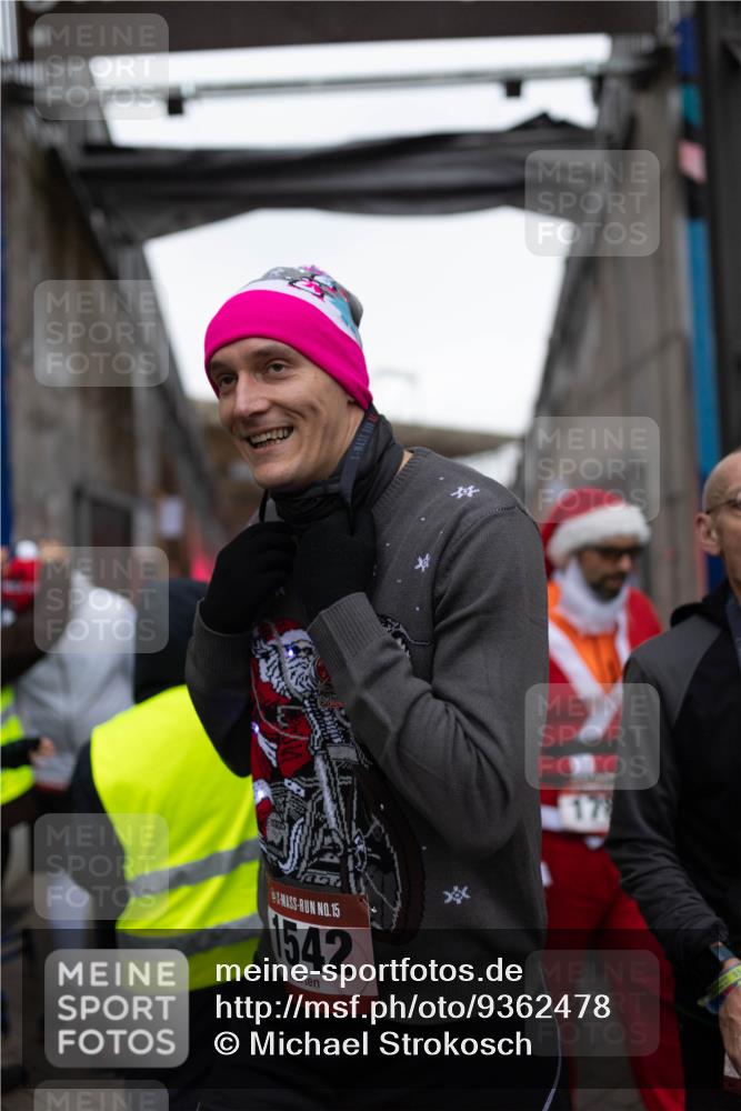 07.12.2025 - St. Pauli X-Mass-Run No. 15 Michael Strokosch http://msf.ph/oto/9362478 07.12.2025 10:59:18 Laufen 15, 542, 179 meine-sportfotos.de