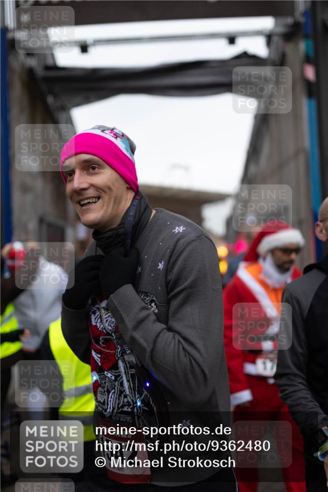 07.12.2025 - St. Pauli X-Mass-Run No. 15 Michael Strokosch http://msf.ph/oto/9362480 07.12.2025 10:59:19 Laufen 15, 542 meine-sportfotos.de
