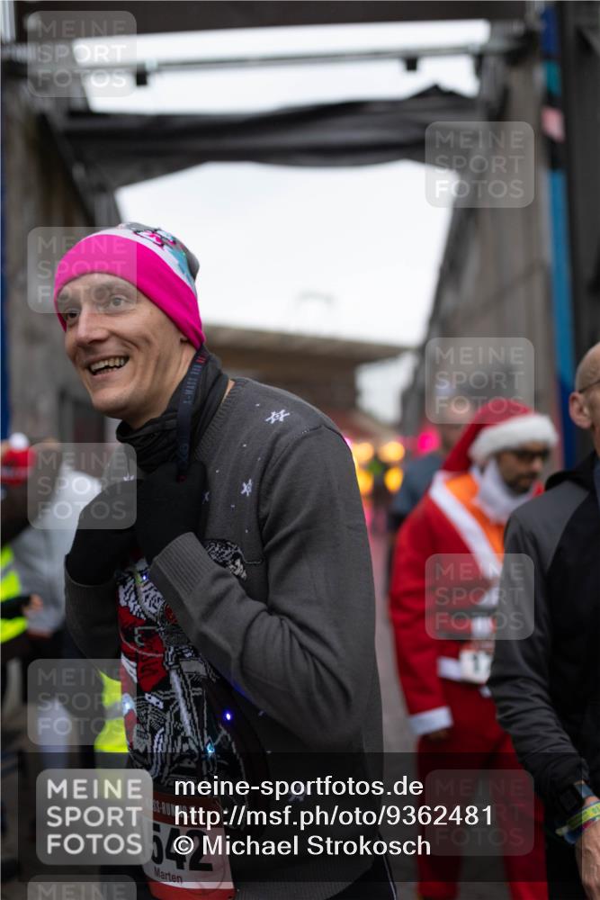 07.12.2025 - St. Pauli X-Mass-Run No. 15 Michael Strokosch http://msf.ph/oto/9362481 07.12.2025 10:59:19 Laufen 15, 1542 meine-sportfotos.de