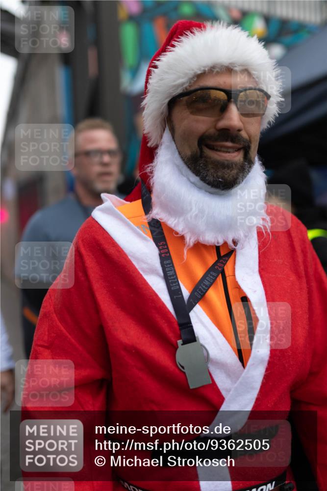 07.12.2025 - St. Pauli X-Mass-Run No. 15 Michael Strokosch http://msf.ph/oto/9362505 07.12.2025 10:59:23 Laufen 7, 2025, 2025 meine-sportfotos.de