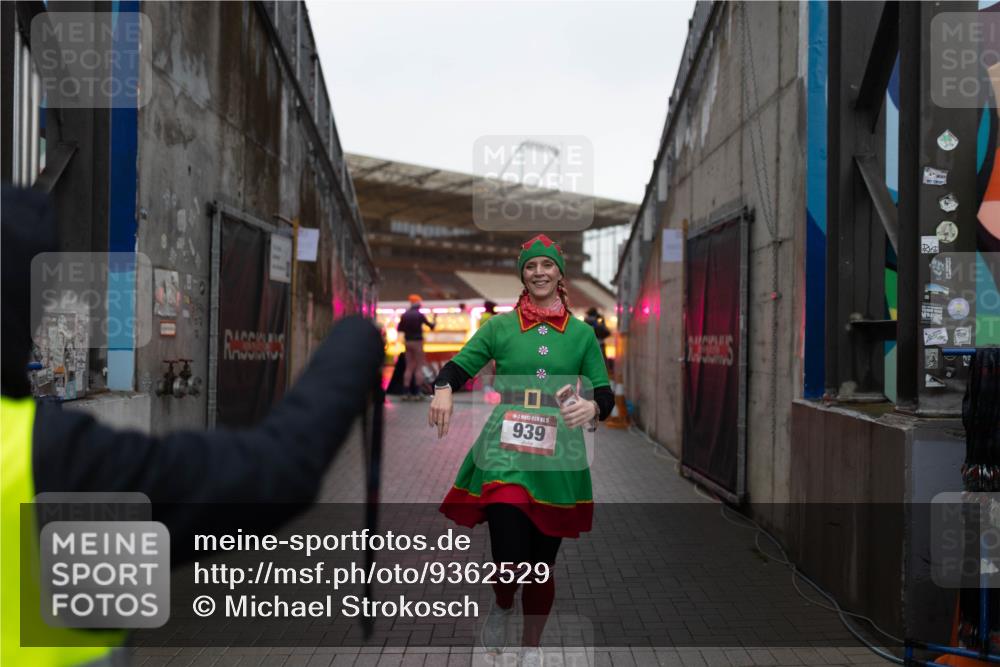 07.12.2025 - St. Pauli X-Mass-Run No. 15 Michael Strokosch http://msf.ph/oto/9362529 07.12.2025 10:59:43 Laufen 939 meine-sportfotos.de