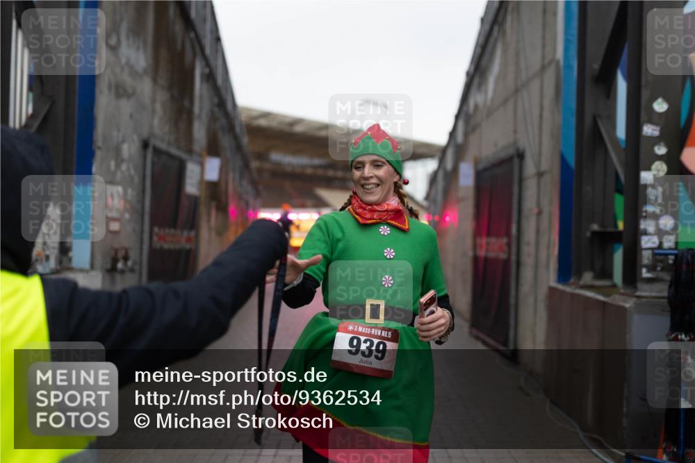 07.12.2025 - St. Pauli X-Mass-Run No. 15 Michael Strokosch http://msf.ph/oto/9362534 07.12.2025 10:59:44 Laufen 15, 939 meine-sportfotos.de