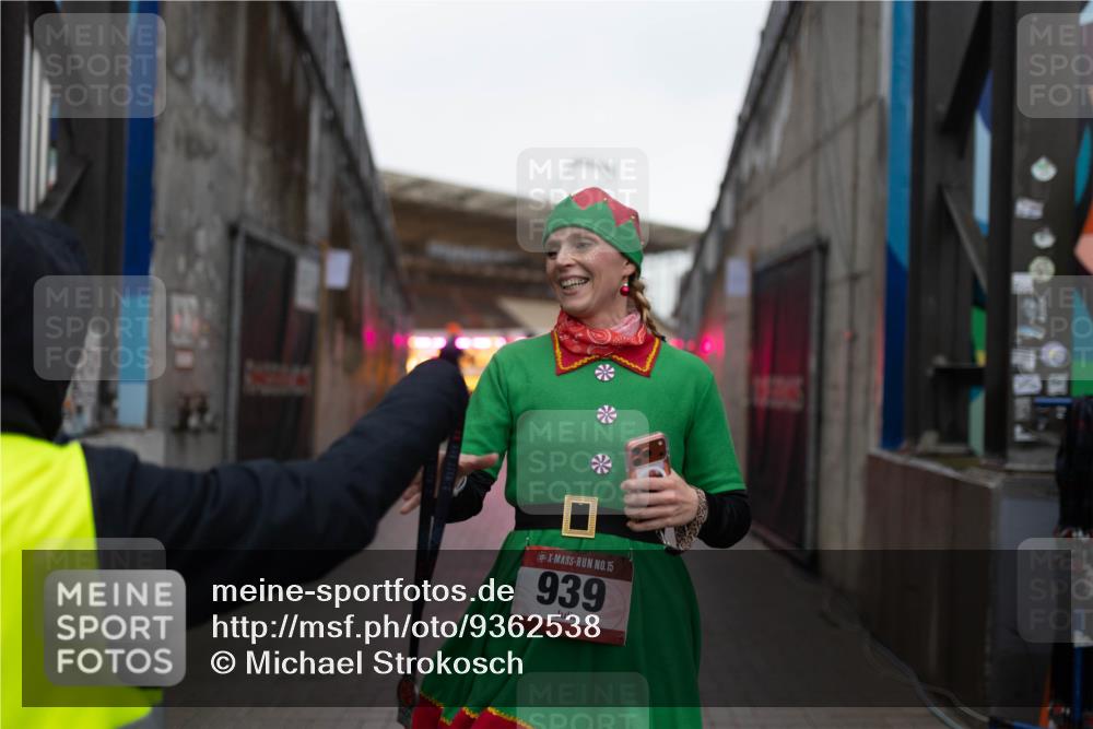 07.12.2025 - St. Pauli X-Mass-Run No. 15 Michael Strokosch http://msf.ph/oto/9362538 07.12.2025 10:59:44 Laufen 15, 939 meine-sportfotos.de