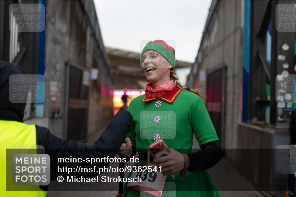 07.12.2025 - St. Pauli X-Mass-Run No. 15 Michael Strokosch http://msf.ph/oto/9362541 07.12.2025 10:59:44 Laufen 939 meine-sportfotos.de