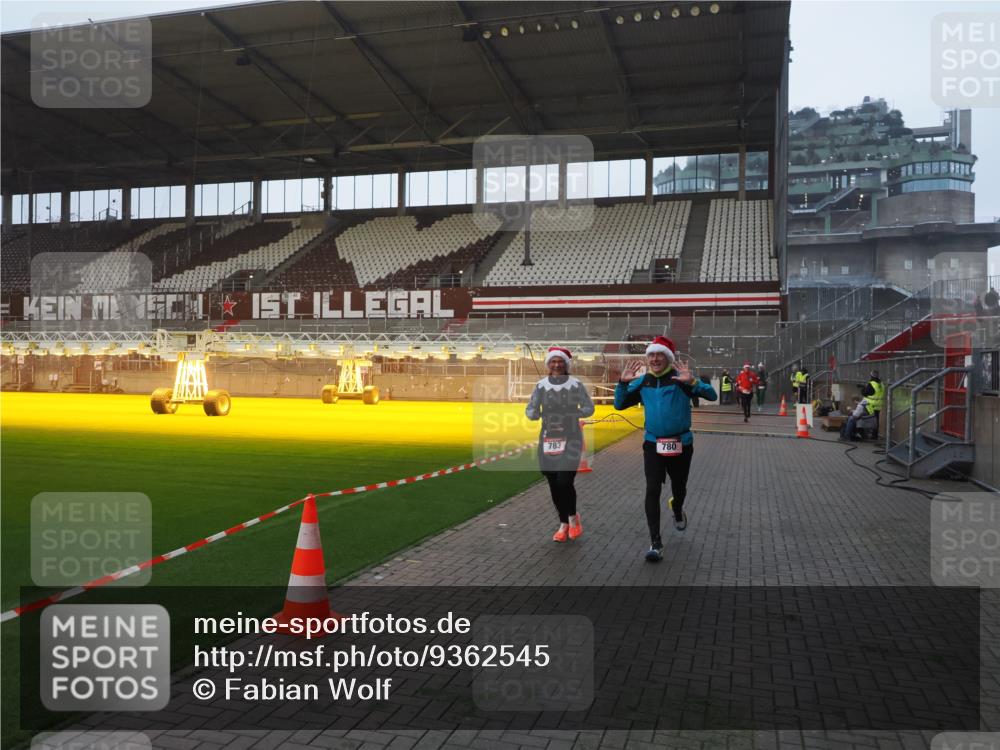 07.12.2025 - St. Pauli X-Mass-Run No. 15 Fabian Wolf http://msf.ph/oto/9362545 07.12.2025 10:01:18 Ziel 780, 783, 801, 1124, 1887, 1892, 2528 meine-sportfotos.de