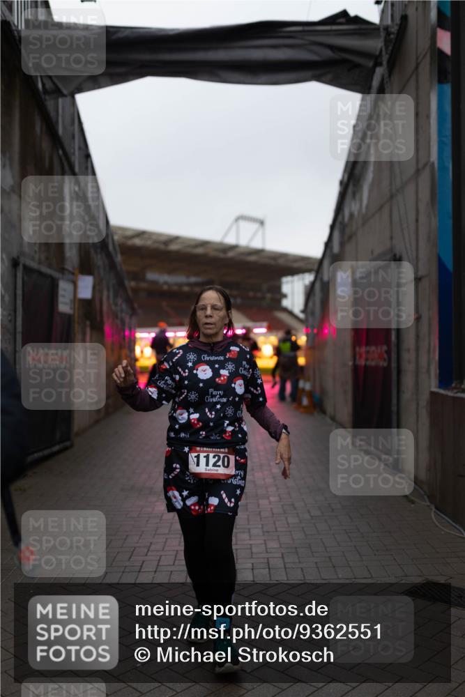 07.12.2025 - St. Pauli X-Mass-Run No. 15 Michael Strokosch http://msf.ph/oto/9362551 07.12.2025 10:59:48 Laufen 110, 1120 meine-sportfotos.de