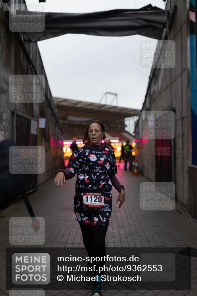 07.12.2025 - St. Pauli X-Mass-Run No. 15 Michael Strokosch http://msf.ph/oto/9362553 07.12.2025 10:59:48 Laufen 15, 1120 meine-sportfotos.de