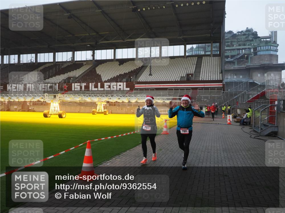 07.12.2025 - St. Pauli X-Mass-Run No. 15 Fabian Wolf http://msf.ph/oto/9362554 07.12.2025 10:01:18 Ziel 780, 783, 801, 1124, 1887, 1892, 2528 meine-sportfotos.de