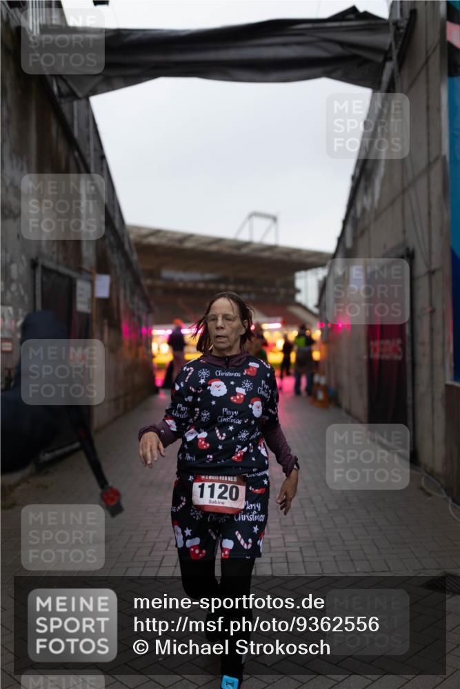 07.12.2025 - St. Pauli X-Mass-Run No. 15 Michael Strokosch http://msf.ph/oto/9362556 07.12.2025 10:59:48 Laufen 24, 15, 1120 meine-sportfotos.de