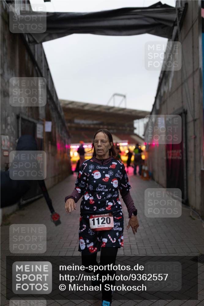 07.12.2025 - St. Pauli X-Mass-Run No. 15 Michael Strokosch http://msf.ph/oto/9362557 07.12.2025 10:59:48 Laufen 1120 meine-sportfotos.de