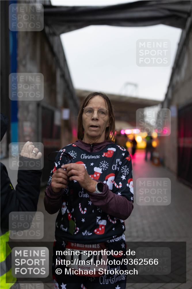 07.12.2025 - St. Pauli X-Mass-Run No. 15 Michael Strokosch http://msf.ph/oto/9362566 07.12.2025 10:59:49 Laufen 15, 1120 meine-sportfotos.de