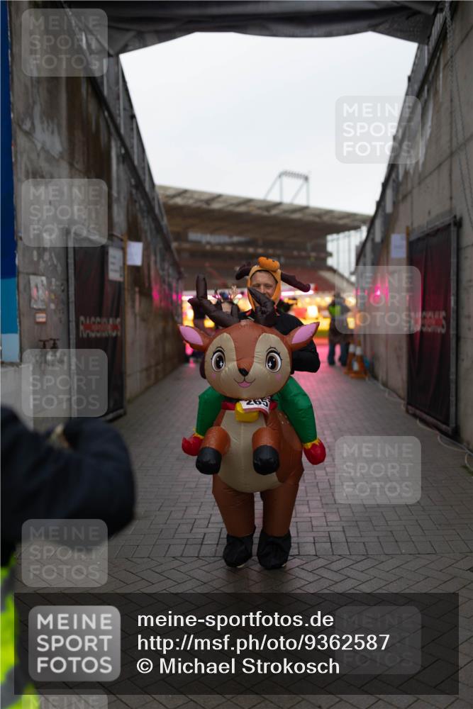 07.12.2025 - St. Pauli X-Mass-Run No. 15 Michael Strokosch http://msf.ph/oto/9362587 07.12.2025 10:59:53 Laufen  meine-sportfotos.de