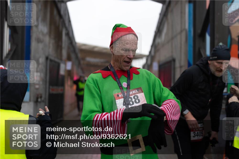 07.12.2025 - St. Pauli X-Mass-Run No. 15 Michael Strokosch http://msf.ph/oto/9362621 07.12.2025 11:00:08 Laufen 15, 88, 3405 meine-sportfotos.de