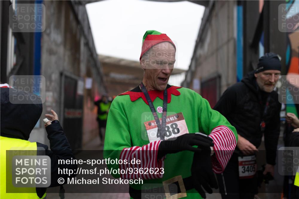 07.12.2025 - St. Pauli X-Mass-Run No. 15 Michael Strokosch http://msf.ph/oto/9362623 07.12.2025 11:00:09 Laufen 15, 15, 488, 3405 meine-sportfotos.de