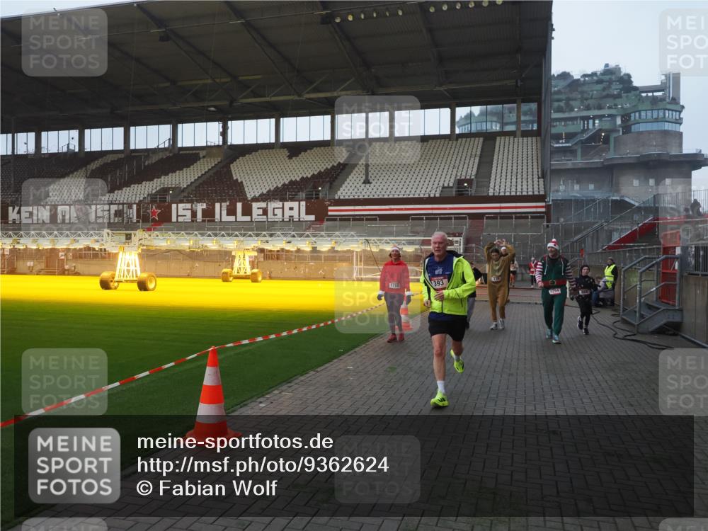 07.12.2025 - St. Pauli X-Mass-Run No. 15 Fabian Wolf http://msf.ph/oto/9362624 07.12.2025 10:01:29 Ziel 118, 393, 780, 783, 804, 1124, 1294, 1760, 3187, 3878 meine-sportfotos.de