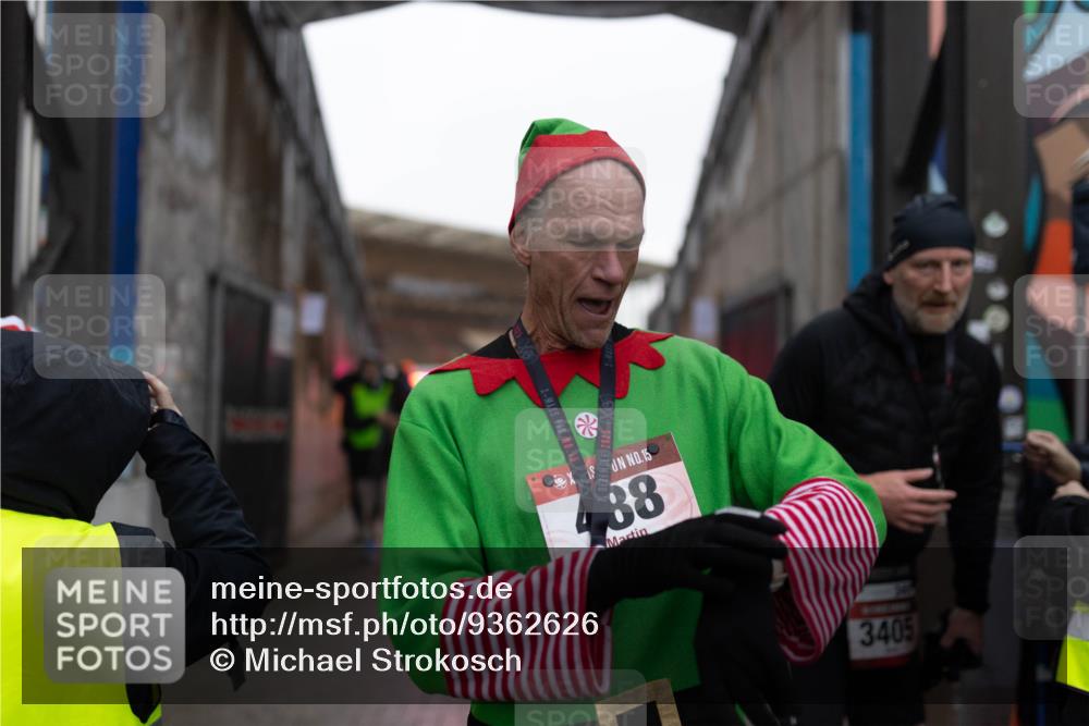 07.12.2025 - St. Pauli X-Mass-Run No. 15 Michael Strokosch http://msf.ph/oto/9362626 07.12.2025 11:00:09 Laufen 15, 2025, 15, 88, 3405 meine-sportfotos.de