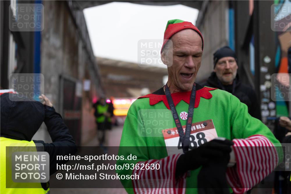 07.12.2025 - St. Pauli X-Mass-Run No. 15 Michael Strokosch http://msf.ph/oto/9362630 07.12.2025 11:00:09 Laufen 15, 2025, 15, 488 meine-sportfotos.de