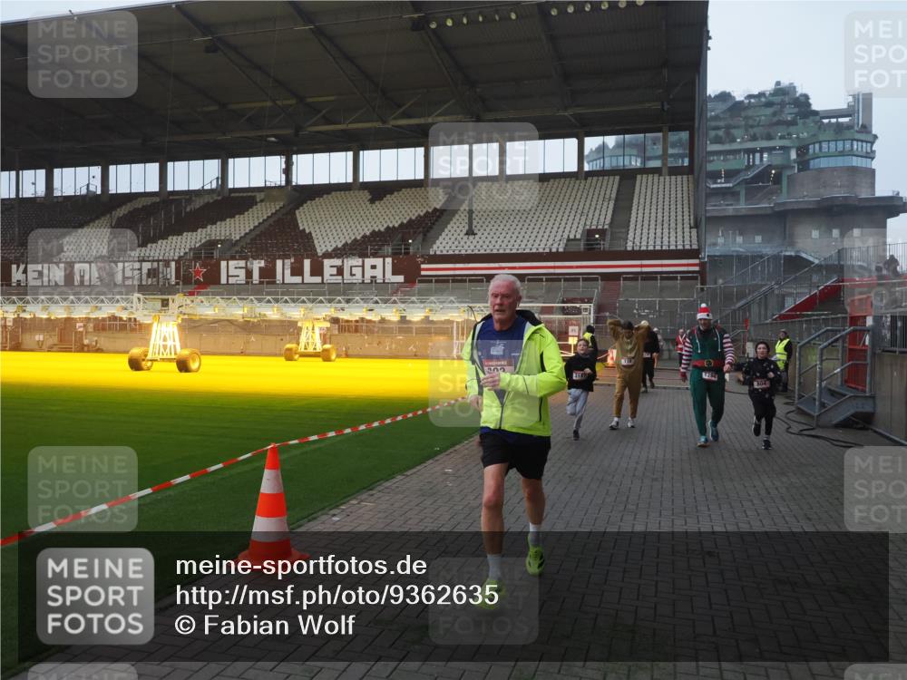 07.12.2025 - St. Pauli X-Mass-Run No. 15 Fabian Wolf http://msf.ph/oto/9362635 07.12.2025 10:01:30 Ziel 118, 393, 780, 783, 804, 1124, 1294, 1760, 3187, 3878 meine-sportfotos.de