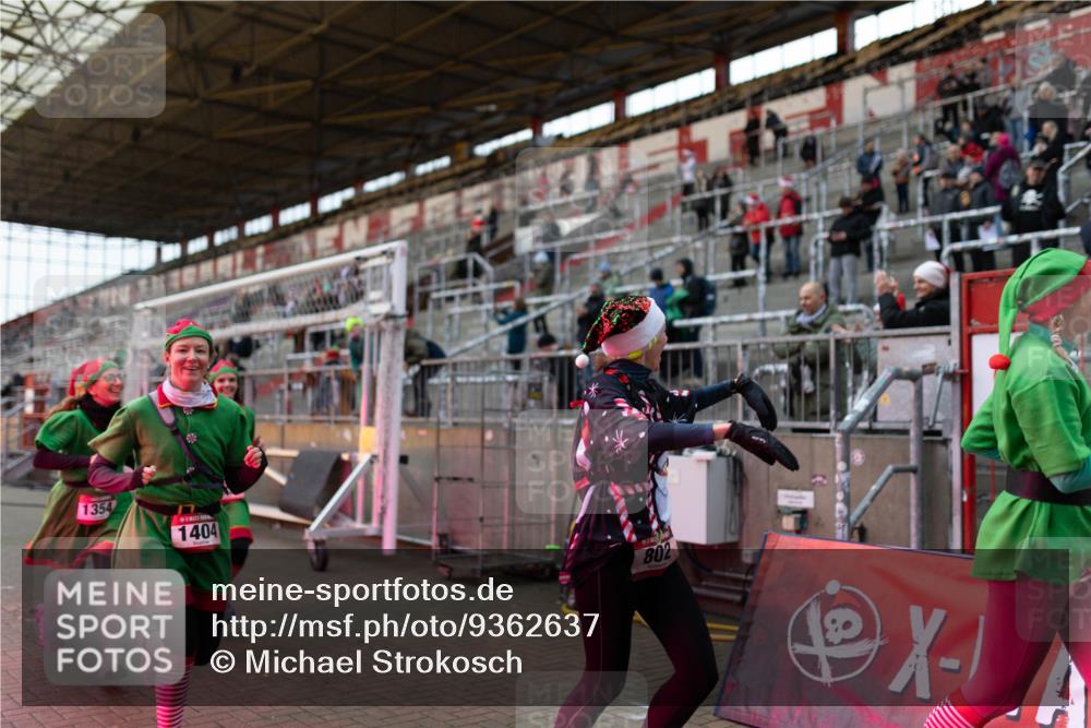 07.12.2025 - St. Pauli X-Mass-Run No. 15 Michael Strokosch http://msf.ph/oto/9362637 07.12.2025 11:00:34 Laufen 1354, 1404, 802 meine-sportfotos.de