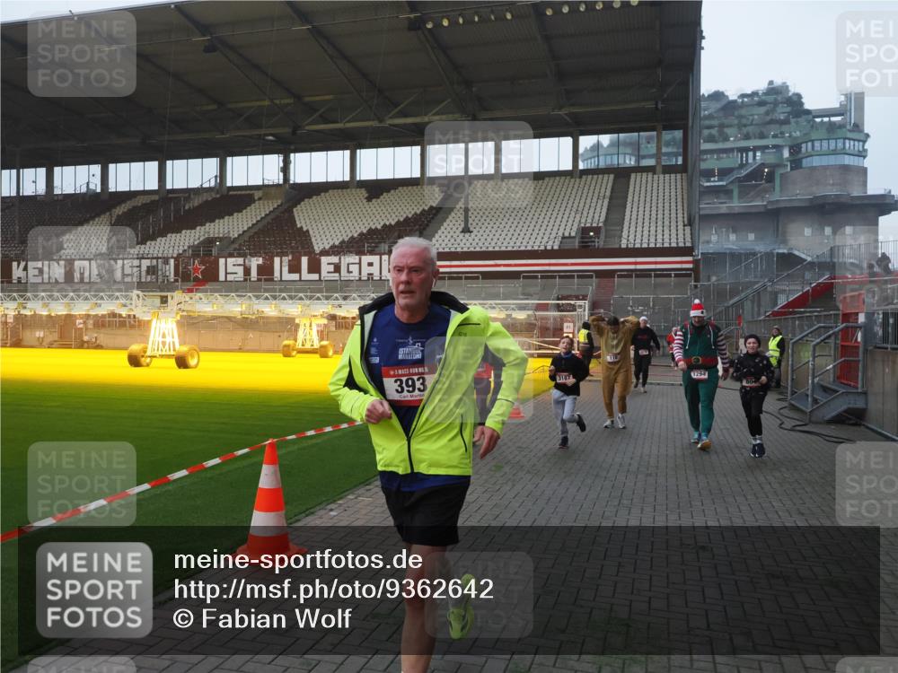 07.12.2025 - St. Pauli X-Mass-Run No. 15 Fabian Wolf http://msf.ph/oto/9362642 07.12.2025 10:01:30 Ziel 118, 393, 780, 783, 804, 1124, 1294, 1760, 3187, 3878 meine-sportfotos.de