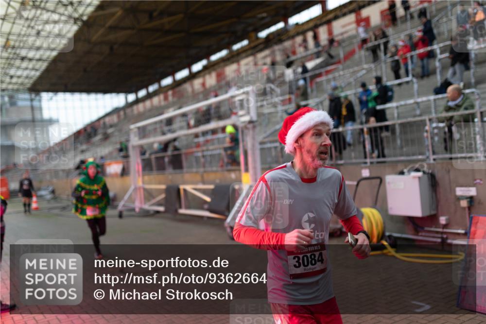 07.12.2025 - St. Pauli X-Mass-Run No. 15 Michael Strokosch http://msf.ph/oto/9362664 07.12.2025 11:01:11 Laufen 15, 3084 meine-sportfotos.de