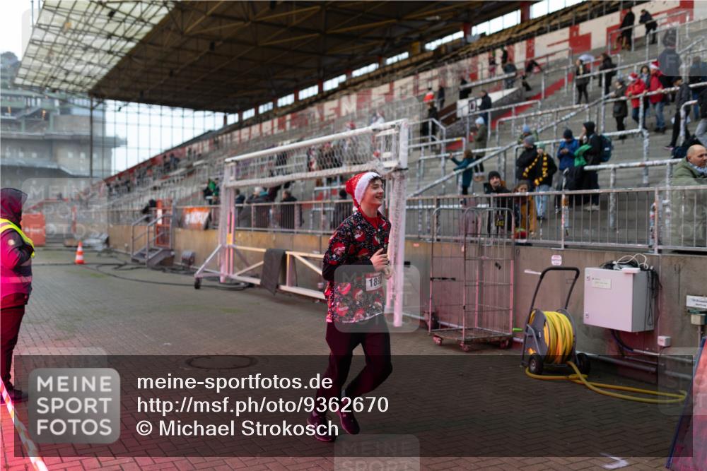 07.12.2025 - St. Pauli X-Mass-Run No. 15 Michael Strokosch http://msf.ph/oto/9362670 07.12.2025 11:01:29 Laufen 1892 meine-sportfotos.de